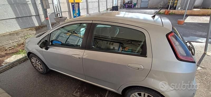Usata Fiat Punto 77 CV (56 kW) 2012 Grigio Utilitaria