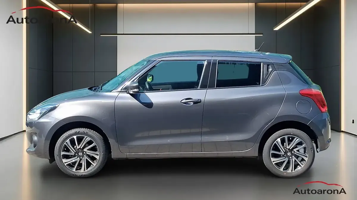 Usata Suzuki Swift 83 CV (61 kW) 2023 9f grigio astro metallizzato Utilitaria