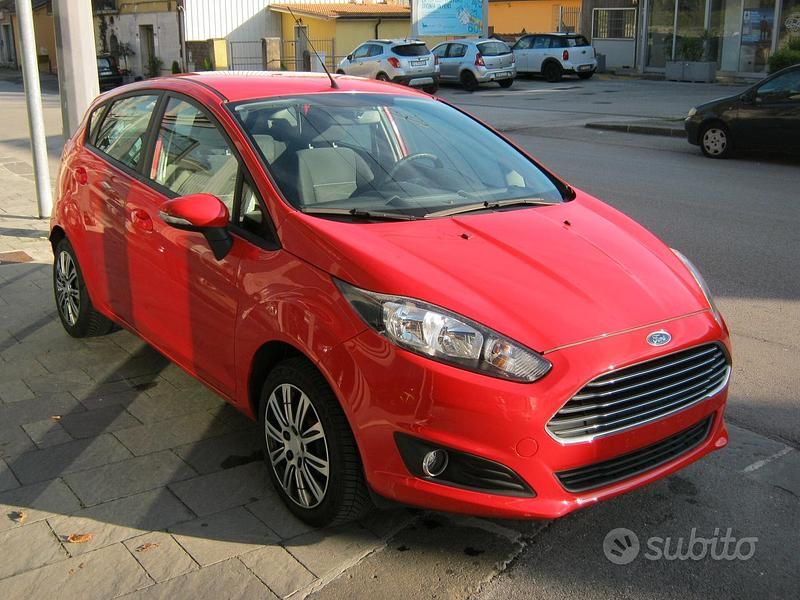 Usata Ford Fiesta Titanium 75 CV (55 kW) 2013 Rosso Berlina