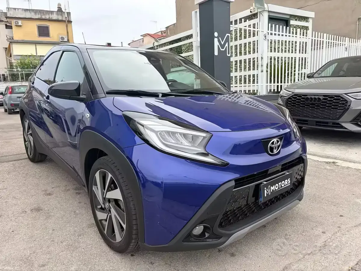 Usata Toyota Aygo X Trend 72 CV (52 kW) 2022 Bluazzurro SUV