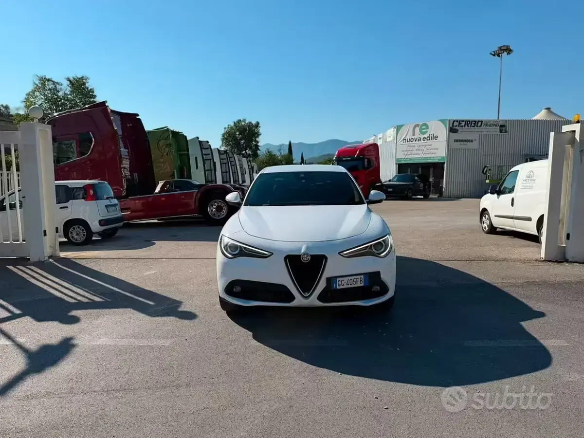 Usata Alfa Romeo Stelvio Veloce 209 CV (153 kW) 2021 Bianco SUV