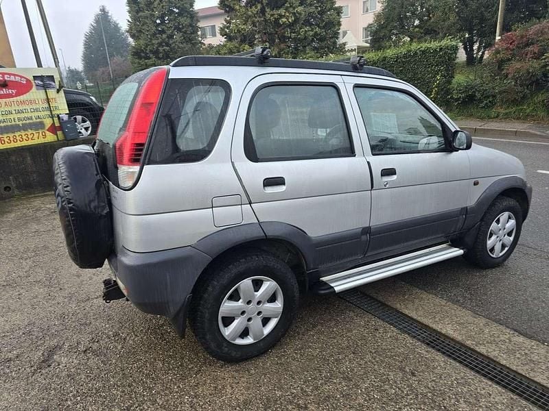 Usata Daihatsu Terios 86 CV (63 kW) 2003 Argento SUV