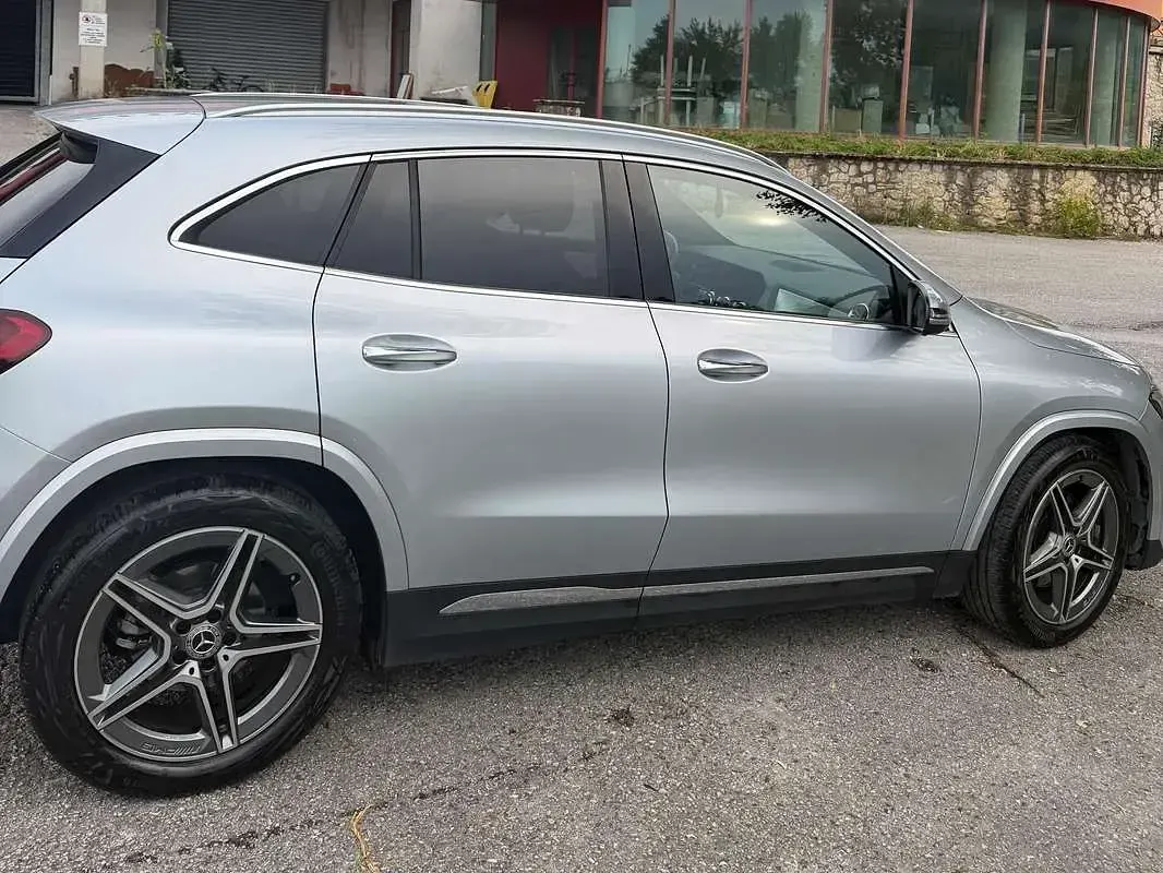 Usata Mercedes GLA180 Advanced Plus 116 CV (85 kW) 2024 Argento SUV
