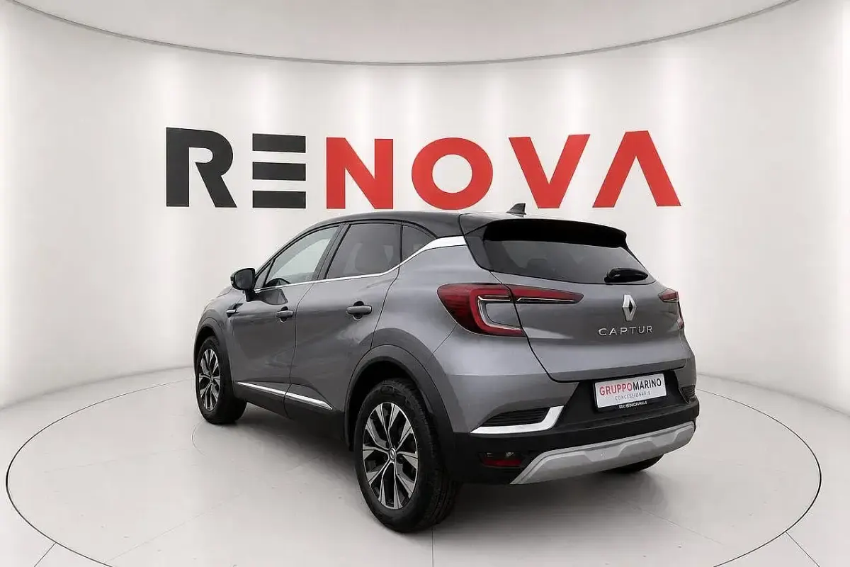 Usata Renault Captur Techno 101 CV (74 kW) 2023 Grigio SUV