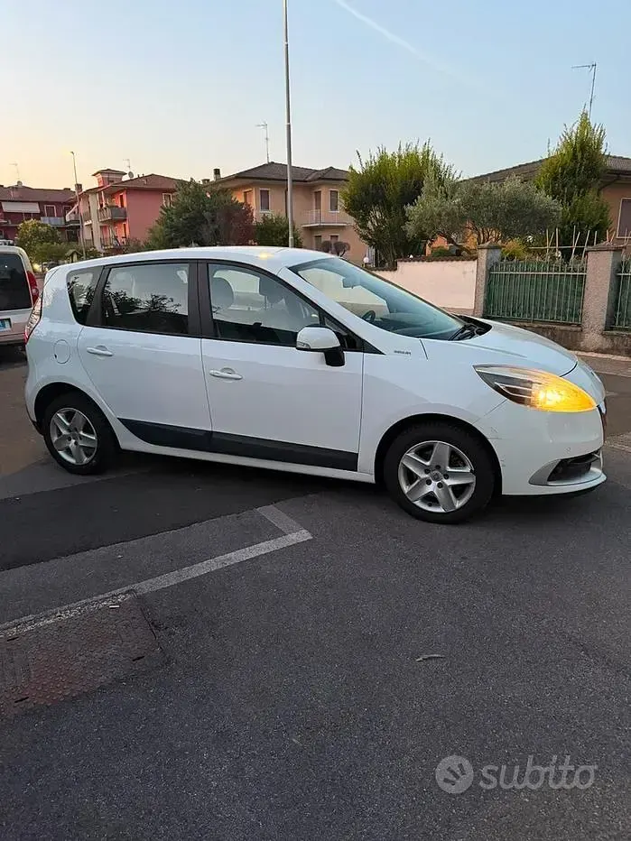 Usata Renault Scénic III 110 CV (80 kW) 2012 Bianco Monovolume