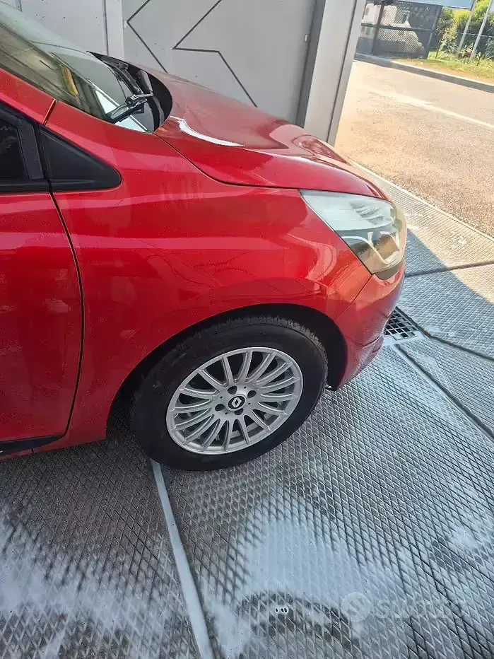 Usata Renault Clio IV 73 CV (53 kW) 2014 Rosso Berlina