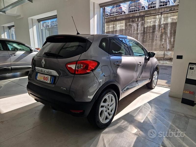Usata Renault Captur 110 CV (80 kW) 2017 Grigio SUV