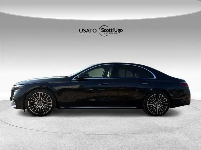 Usata Mercedes 300 AMG Line Premium Plus 313 CV (230 kW) 2024 Blu Berlina