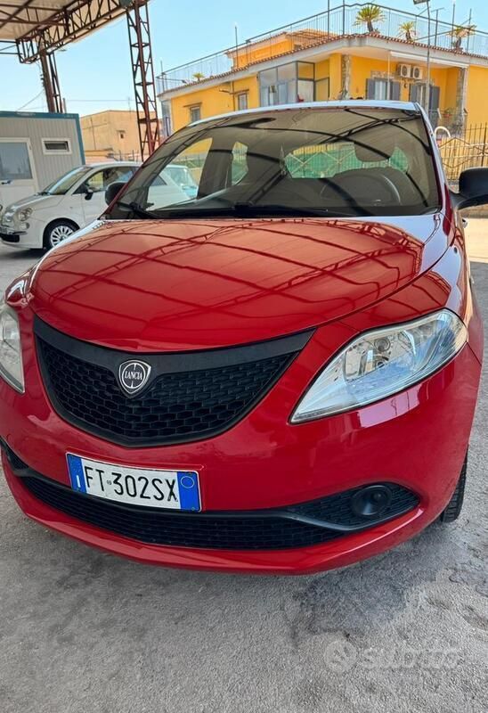 Usata Lancia Ypsilon 69 CV (50 kW) 2018 Rosso Utilitaria