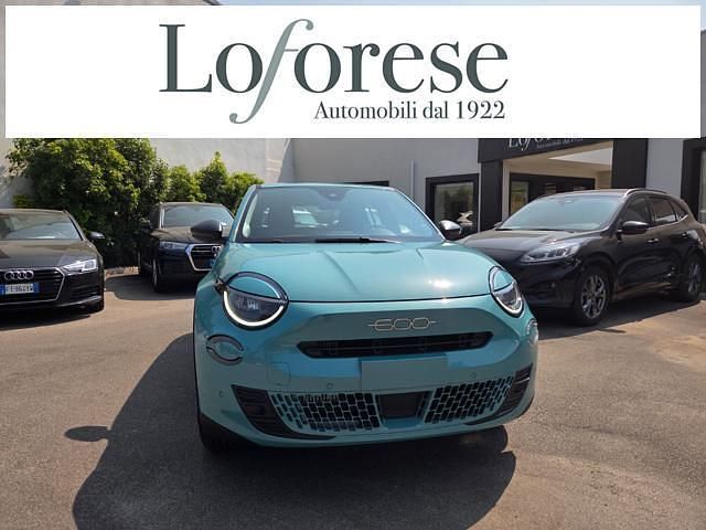 Azzurro cielo d'italia pastello Usata 2024 Fiat 600 SUV | 21.900 € (Buon prezzo) - Immagine 1/4