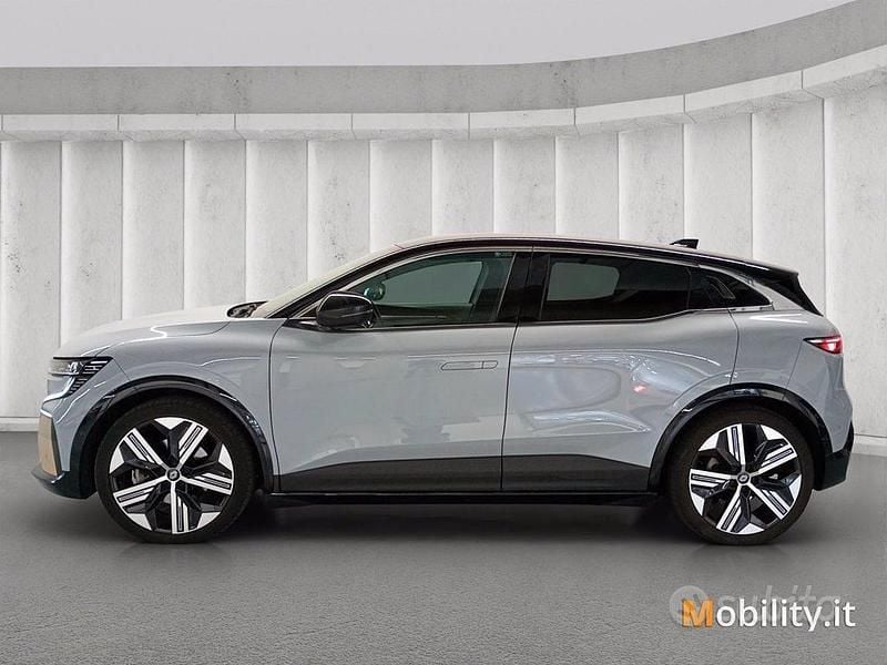 Usata Renault Megane E-Tech Iconic 161 kW (220 CV) 2022 Grigio Berlina