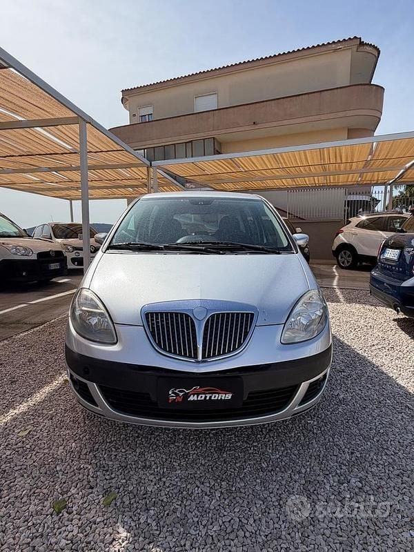 Usata Lancia Musa 95 CV (69 kW) 2006 Grigio Monovolume