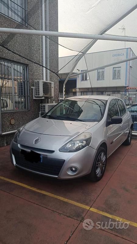 Usata Renault Clio II Dynamique 75 CV (55 kW) 2011 Grigio Berlina