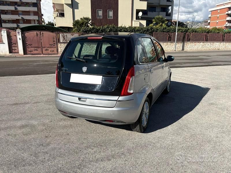 Usata Lancia Musa S 95 CV (69 kW) 2011 Grigio Monovolume