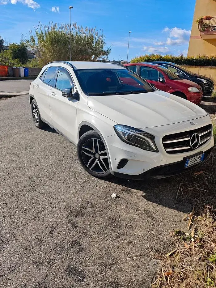 Usata Mercedes GLA200 Night 136 CV (100 kW) 2017 Bianco SUV
