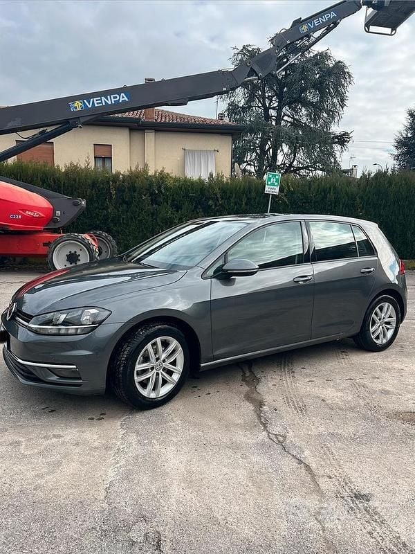 Usata VW Golf VII 115 CV (84 kW) 2019 Grigio Utilitaria