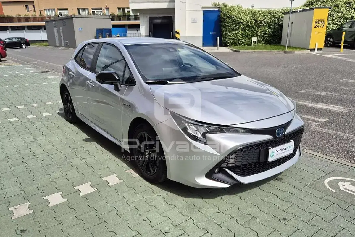 Usata Toyota Corolla Business Edition 122 CV (89 kW) 2021 Grigio Utilitaria