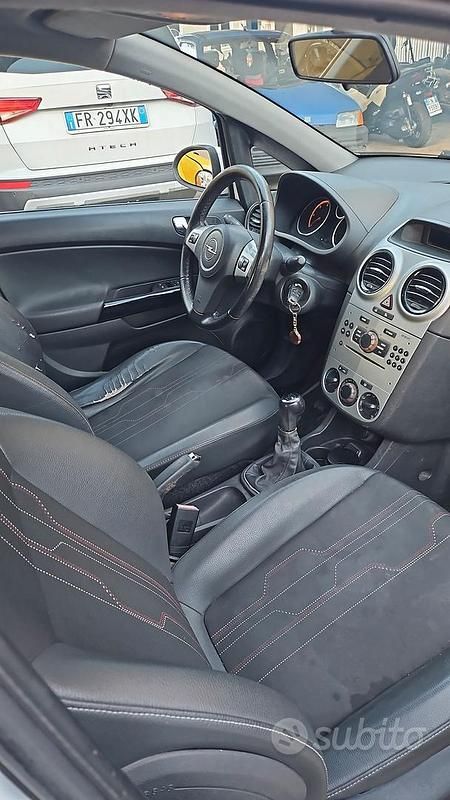 Usata Opel Corsa Cosmo 75 CV (55 kW) 2013 Bianco Utilitaria