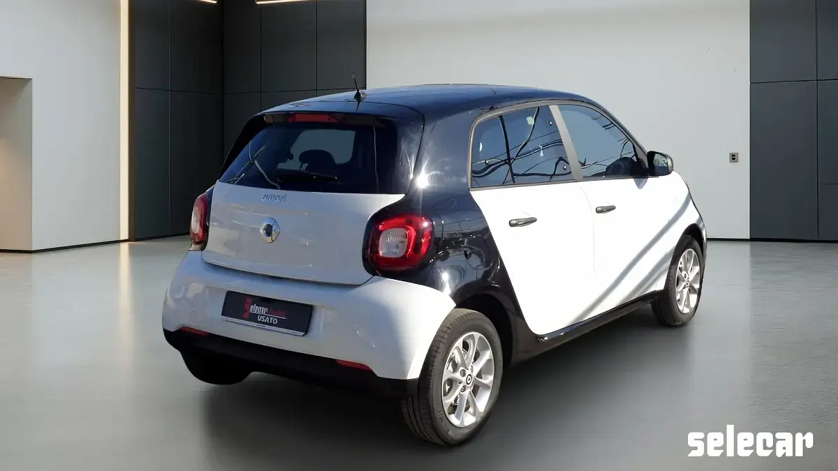 Usata Smart ForFour 71 CV (52 kW) 2019 B4 bianco Utilitaria
