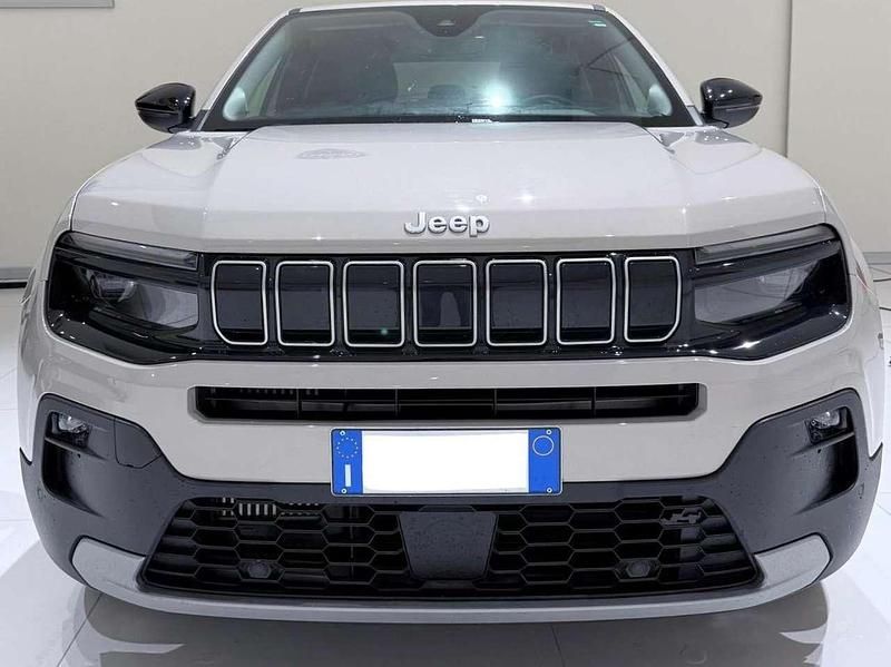 Usata Jeep Avenger Altitude 101 CV (74 kW) 2025 Stone gray SUV