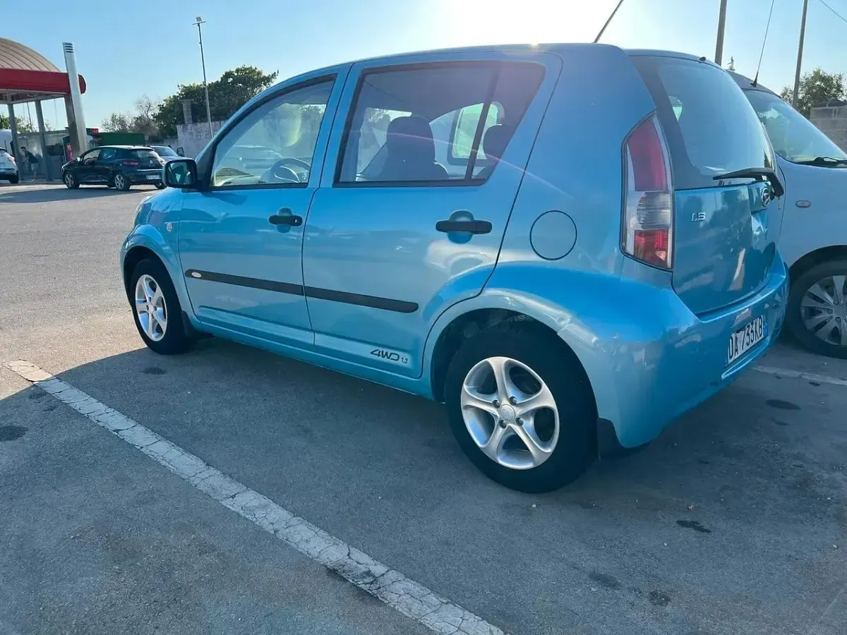 Usata Daihatsu Sirion 87 CV (63 kW) 2006 Blu Utilitaria