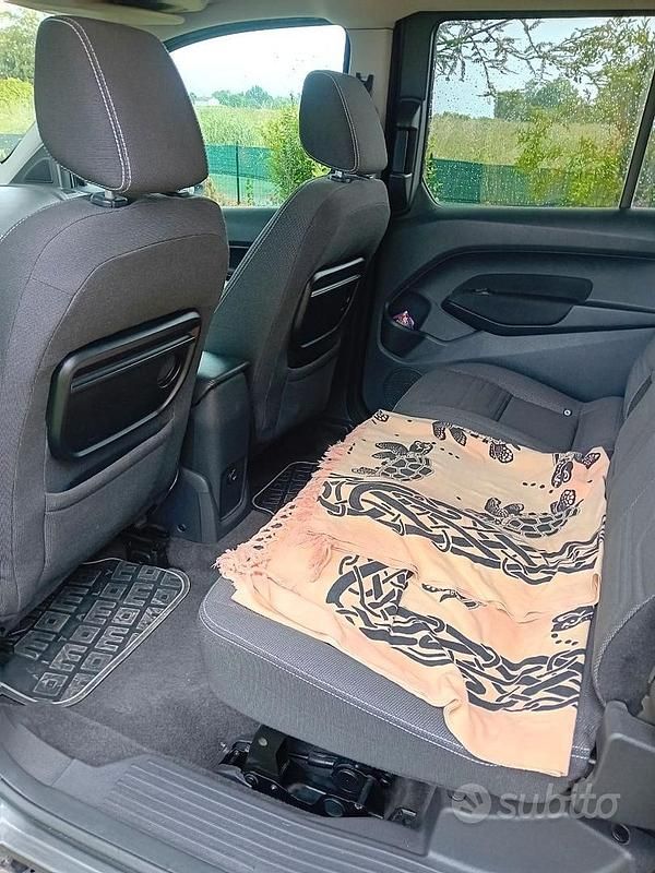 Usata Ford Courier 2017 Grigio Monovolume