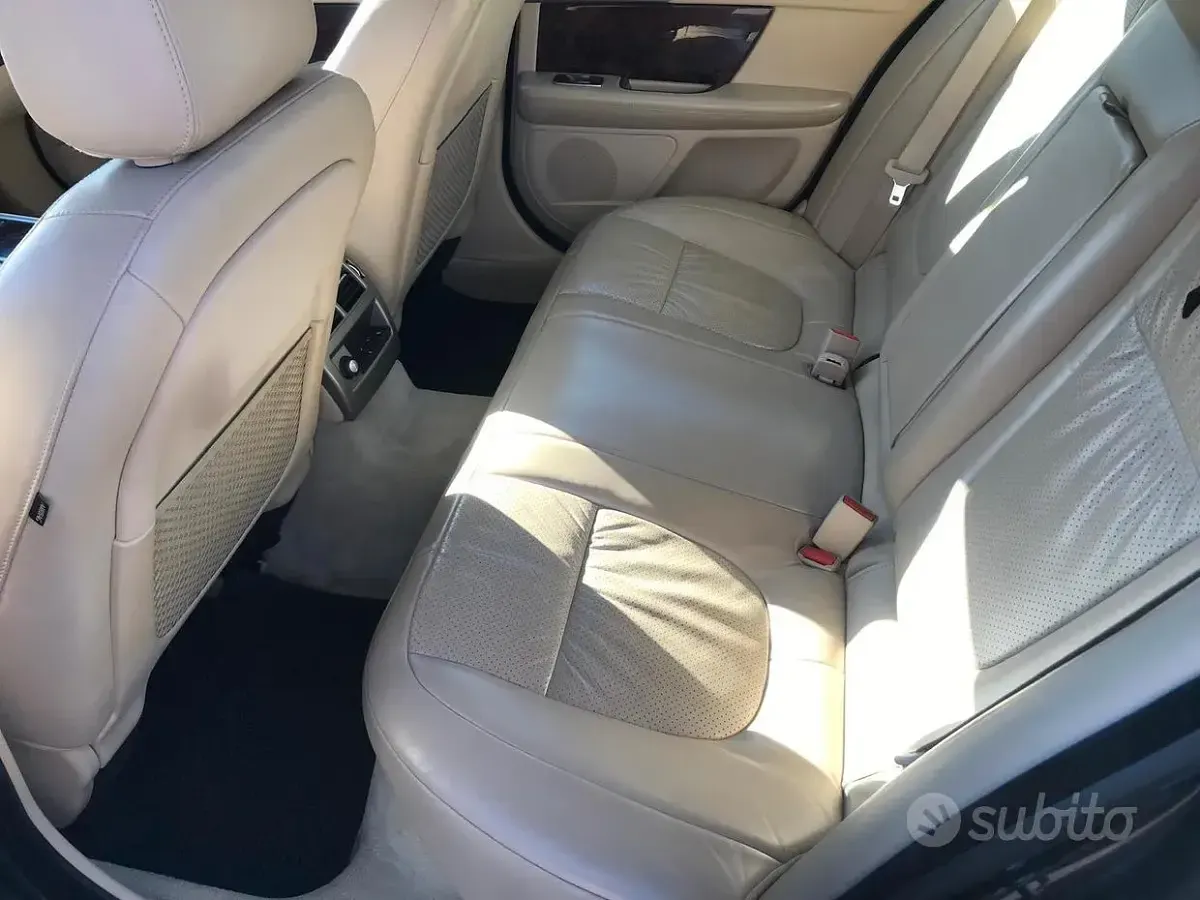 Usata Jaguar XF 240 CV (176 kW) 2011 Berlina