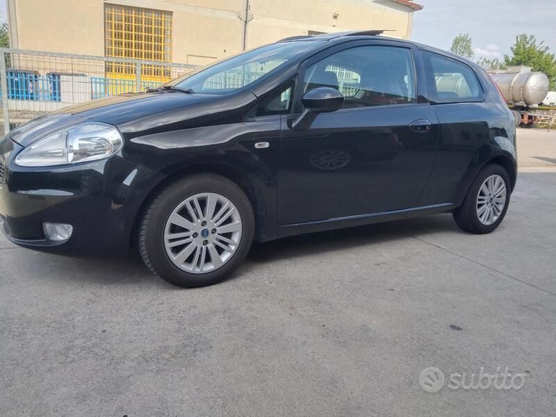 Usata Fiat Grande Punto 75 CV (55 kW) 2006 Blu Utilitaria