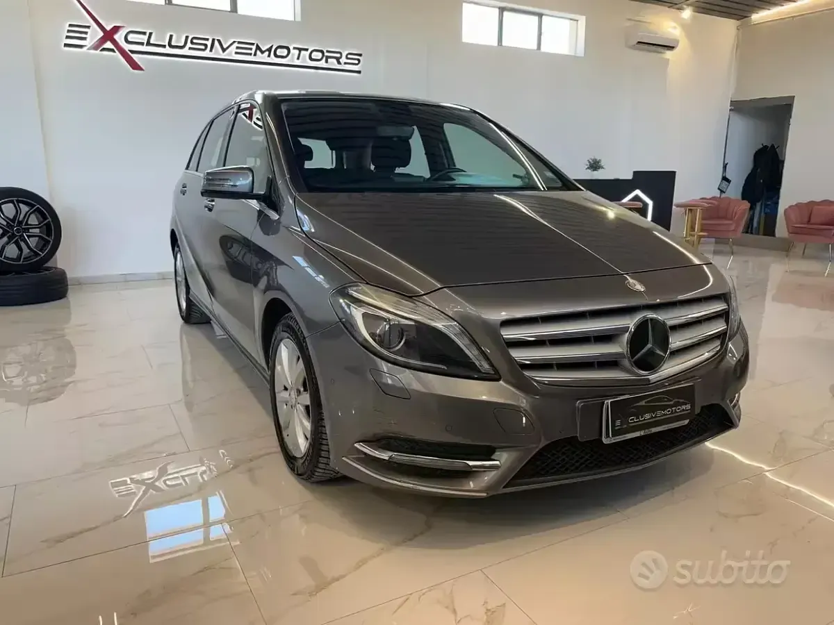 Usata Mercedes B180 Premium 109 CV (80 kW) 2013 Grigio Utilitaria