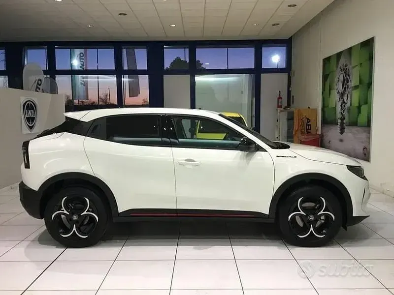 Usata Alfa Romeo Junior Edizione Speciale 114 kW (156 CV) 2025 Bianco SUV