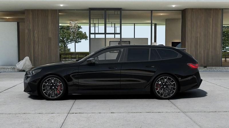 Usata BMW M5 727 CV (534 kW) 2025 Black sapphire metallizzato Station wagon