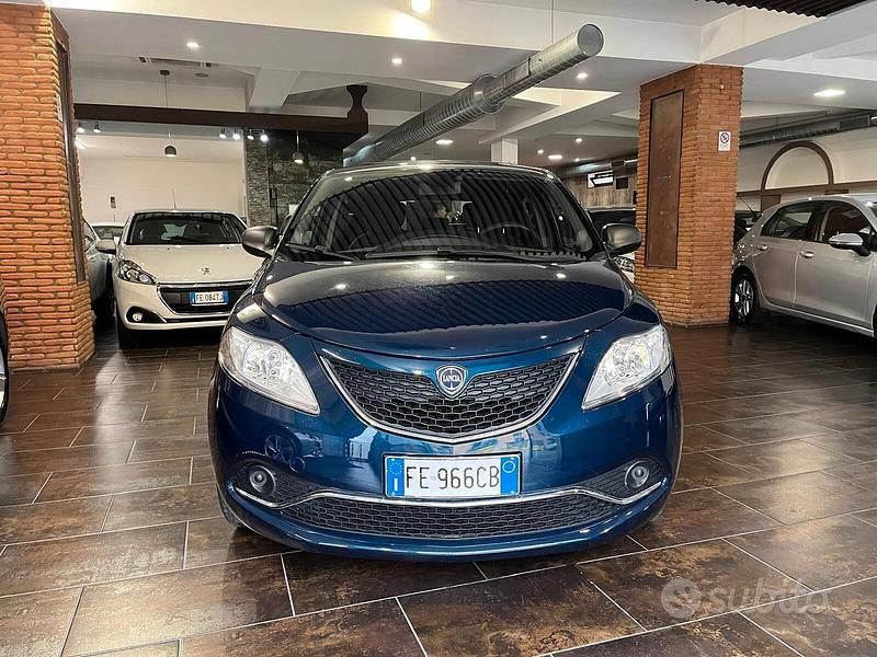 Usata Lancia Ypsilon Silver 69 CV (50 kW) 2016 Blu Utilitaria