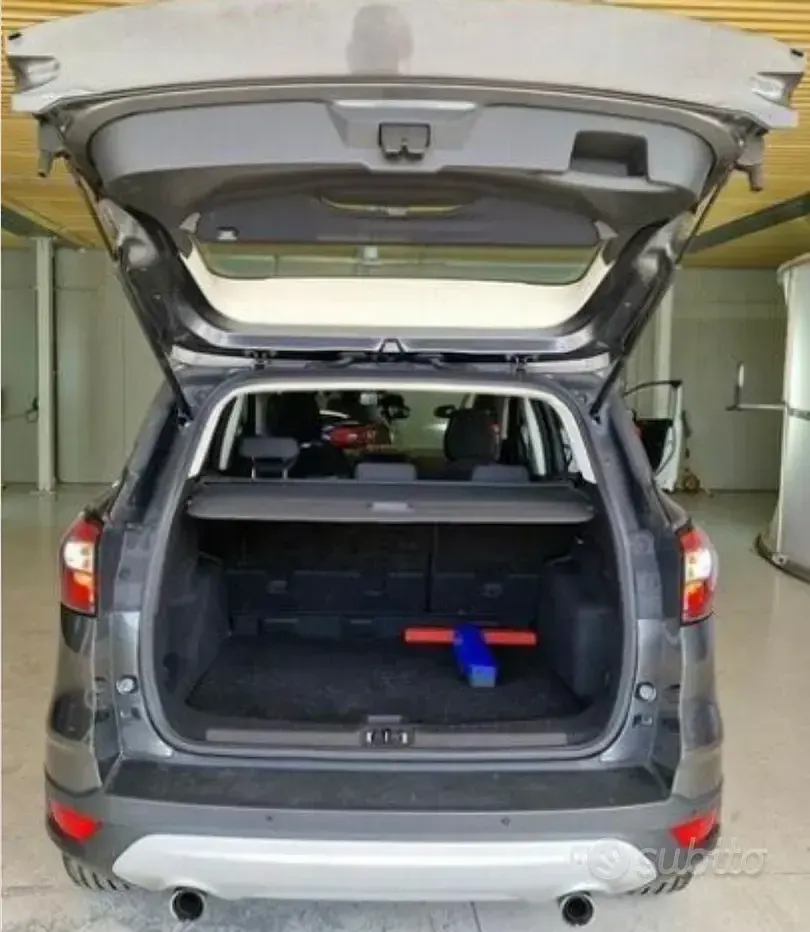Usata Ford Kuga 120 CV (88 kW) 2019 Marrone SUV