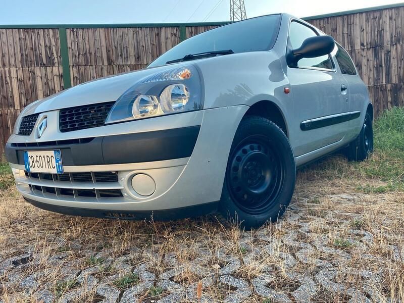 Usata 2003 Renault Clio II Privilege Station wagon | 1999 € (Cara) - Immagine 1/4