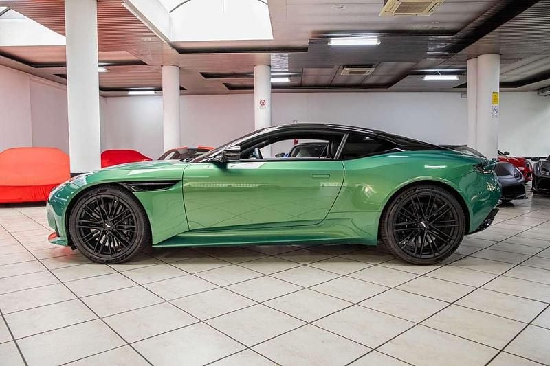Usata Aston Martin DB12 680 CV (500 kW) 2024 Iridescent emerald green Coupé