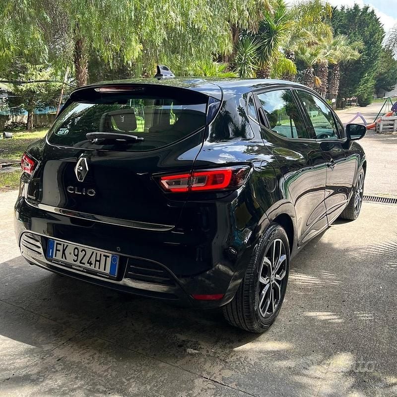 Occasion Renault Clio IV Intens 75 PK (55 kW) 2017 Zwart Sedan
