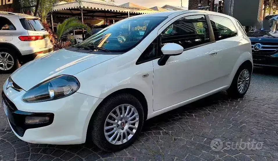 Usata Fiat Punto Evo Dynamic 77 CV (56 kW) 2010 Bianco Utilitaria