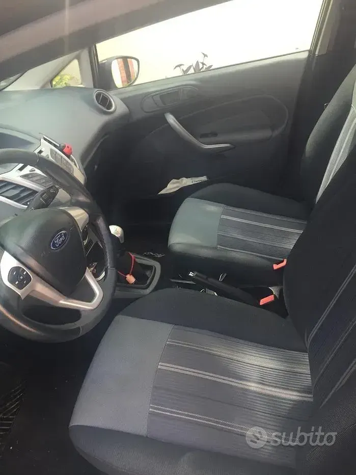 Usata Ford Fiesta 96 CV (70 kW) 2010 Berlina