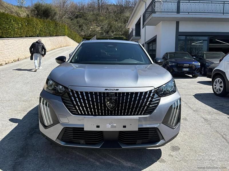 Gebraucht Peugeot 2008 Allure 102 PS (75 kW) 2025 Grau SUV