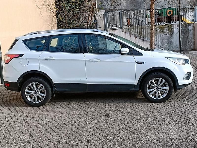 Usata Ford Kuga Titanium 120 CV (88 kW) 2018 Bianco SUV