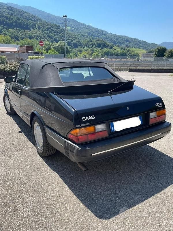 Begagnad Saab 900 1990 Svart Cab