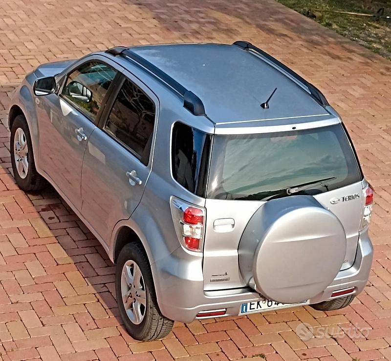 Usata Daihatsu Terios 105 CV (77 kW) 2011 Grigio SUV