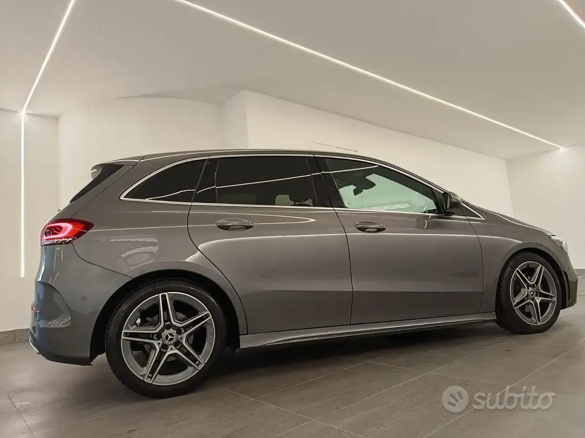 Usata Mercedes B180 Premium 116 CV (85 kW) 2022 Grigio Utilitaria