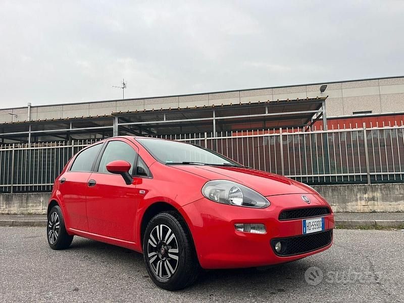 Usata Fiat Punto 69 CV (50 kW) 2015 Rosso Utilitaria