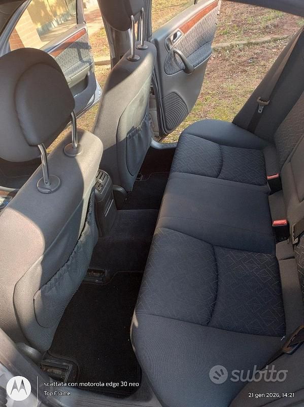 Usata Mercedes 220 143 CV (105 kW) 2002 Grigio Berlina