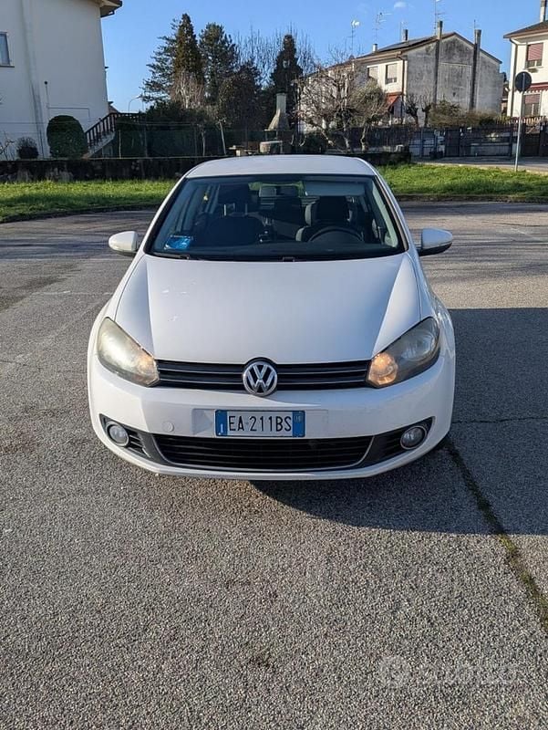 Usata VW Golf VI Highline 105 CV (77 kW) 2010 Bianco Utilitaria