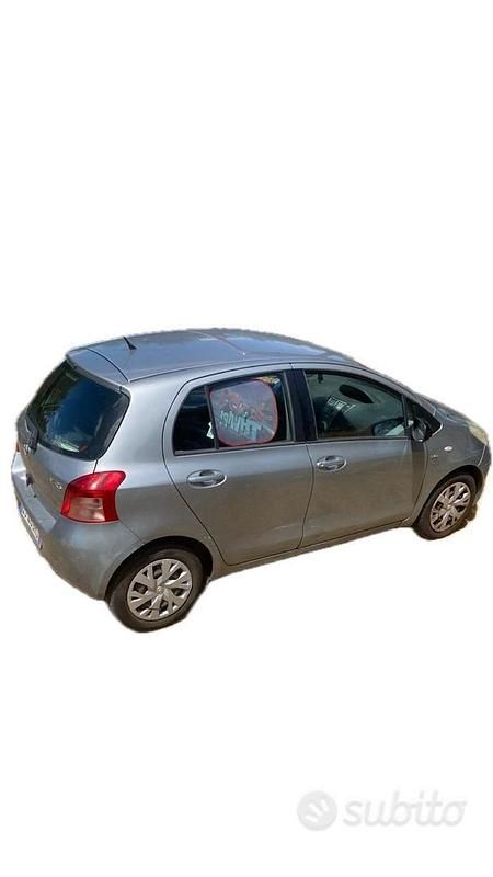 Usata Toyota Yaris 90 CV (66 kW) 2008 Grigio Utilitaria