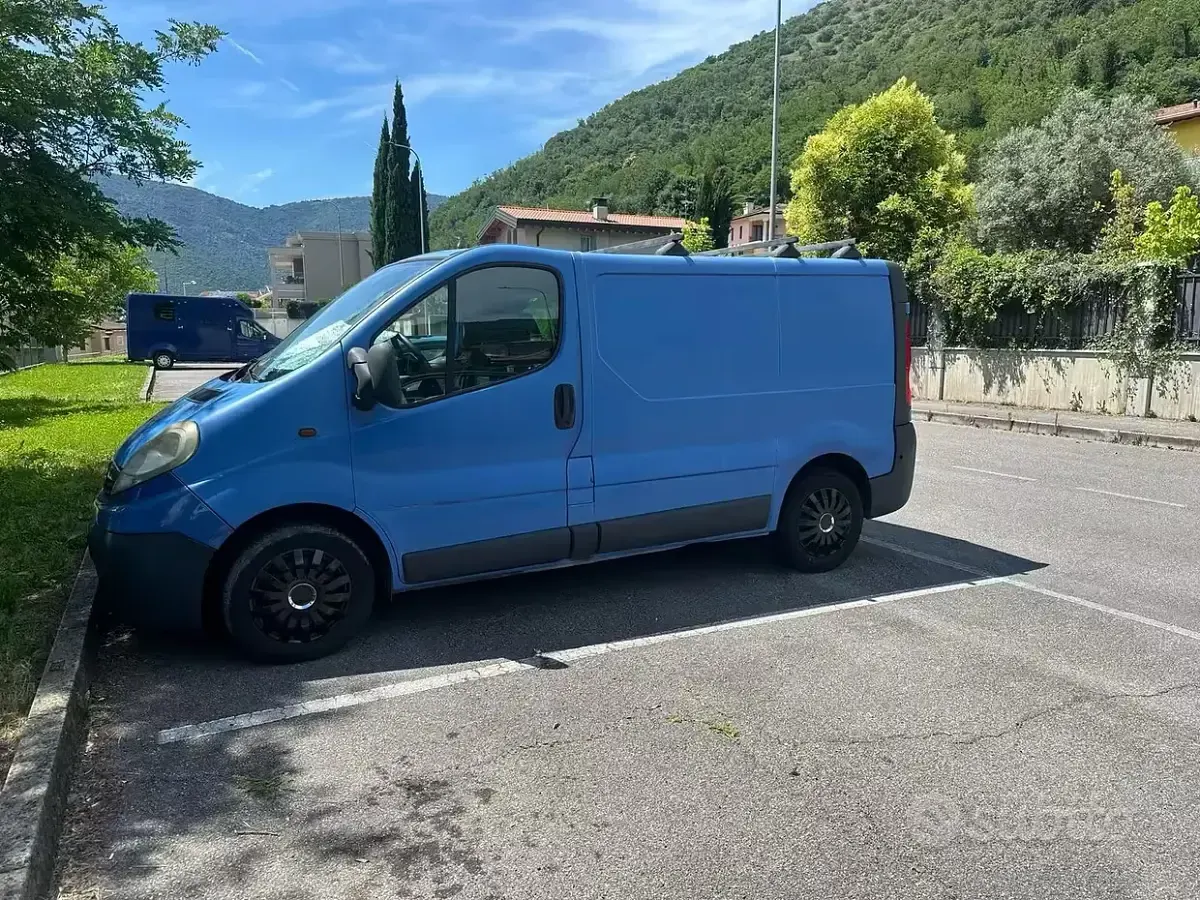 Usata Opel Vivaro 120 CV (88 kW) 2007 Monovolume
