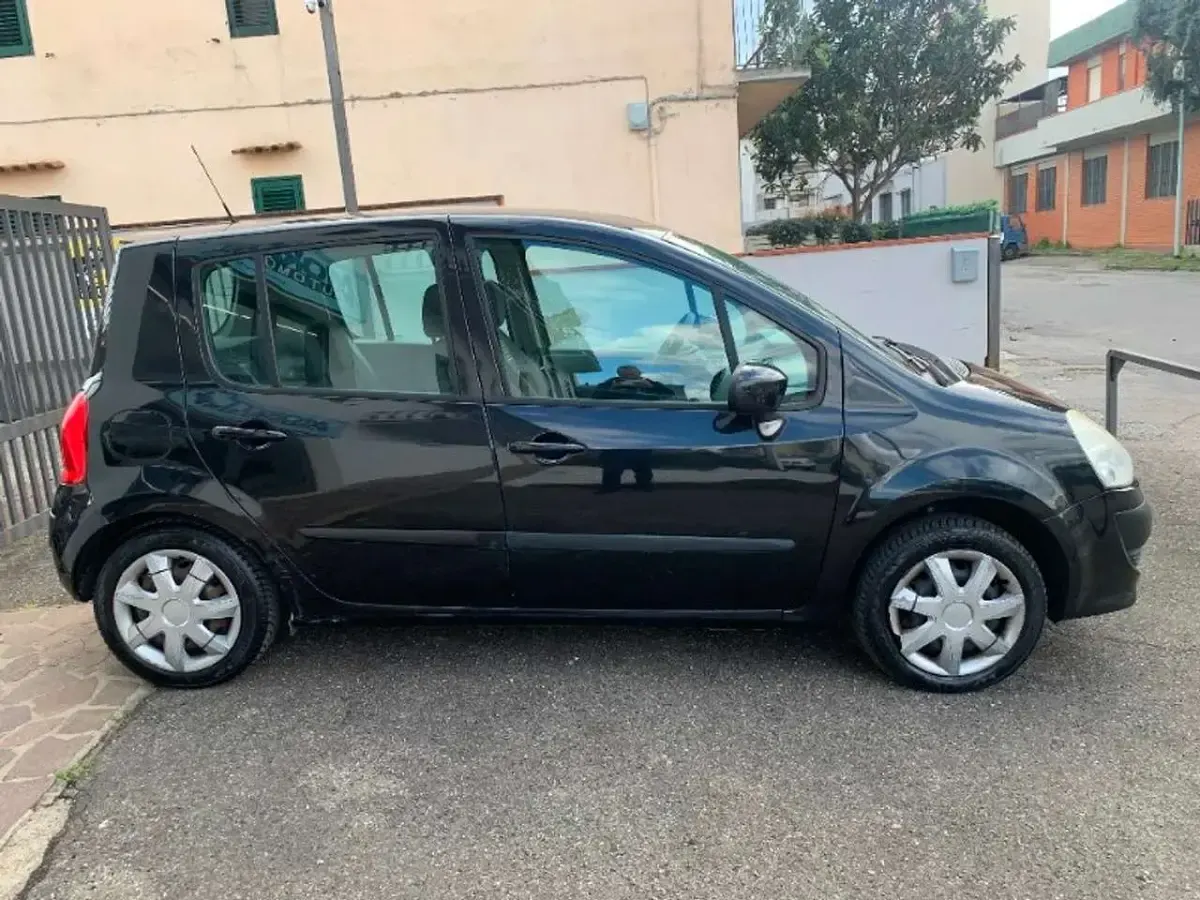 Usata Renault Modus 75 CV (55 kW) 2012 Nero Monovolume