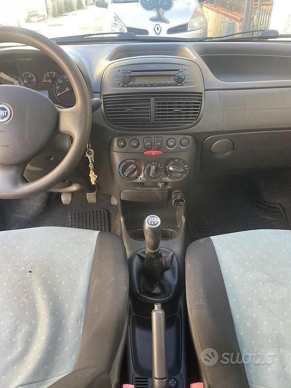 Usata Fiat Punto 69 CV (50 kW) 2007 Grigio Utilitaria